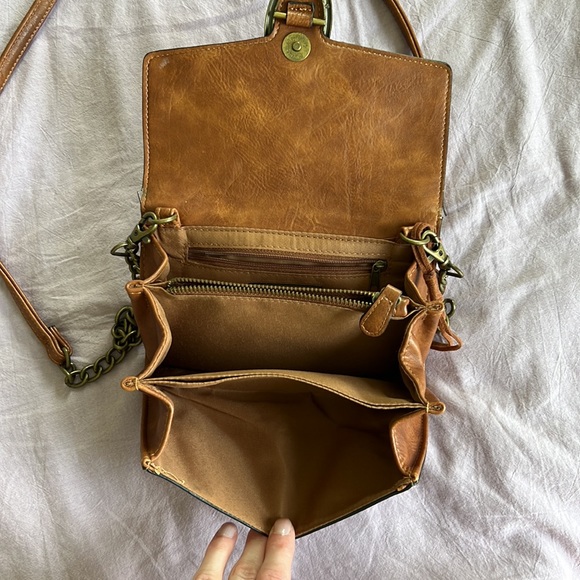 Crossbody - Picture 2 of 4